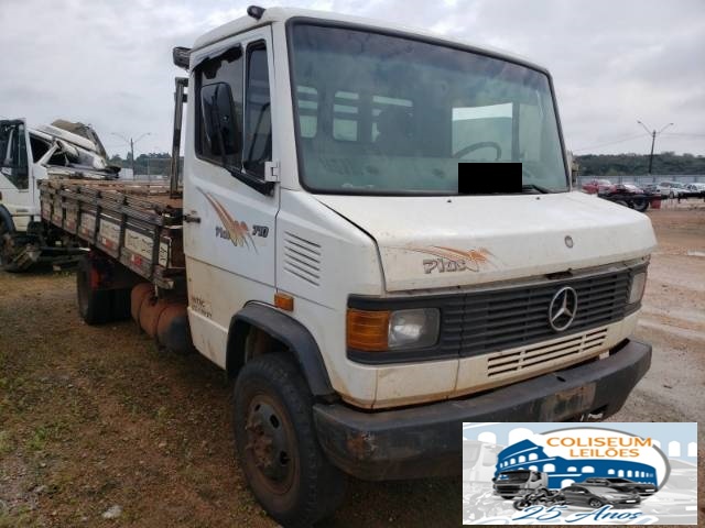 MERCEDES BENZ 710 2001