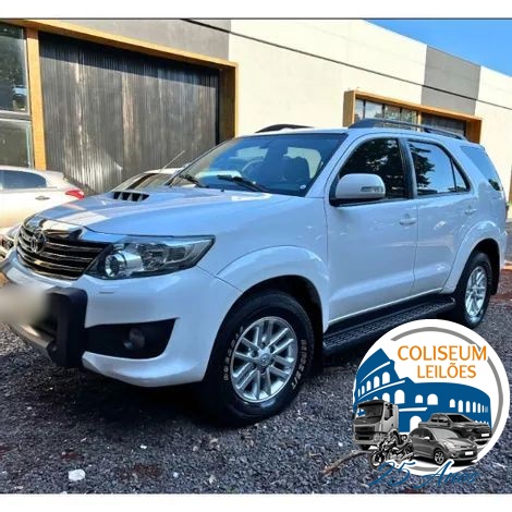 Toyota Hilux SW4 SRV 3.0 TDI 4X4 (5 Lugares)  Ano: 2012/2013