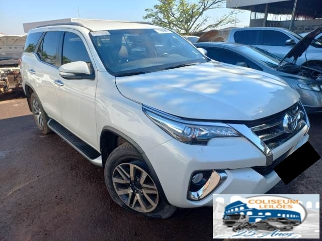 TOYOTA HILUX SW4 SRX 2.8 D-4D TURBO 2017